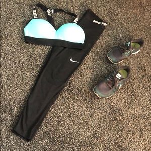 **PINK Victoria’s Secret** sports bra size L